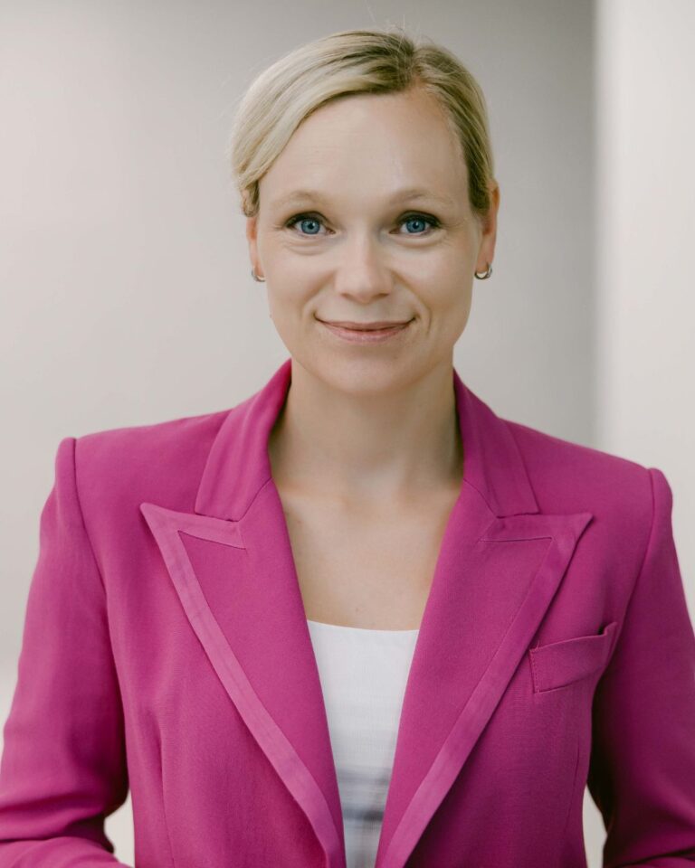 MUDr. Andrea Janeková, FEBO, FEBOS-CR